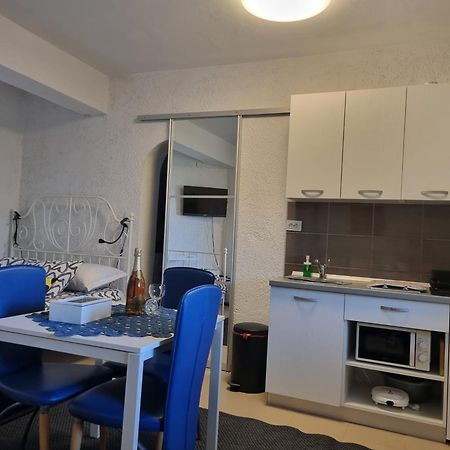 Apartments Dora Crikvenica Bagian luar foto