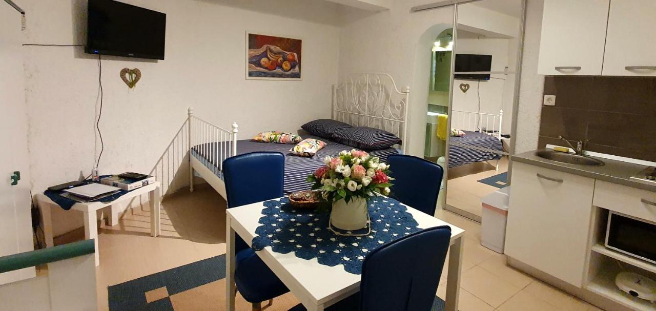 Apartments Dora Crikvenica Bagian luar foto