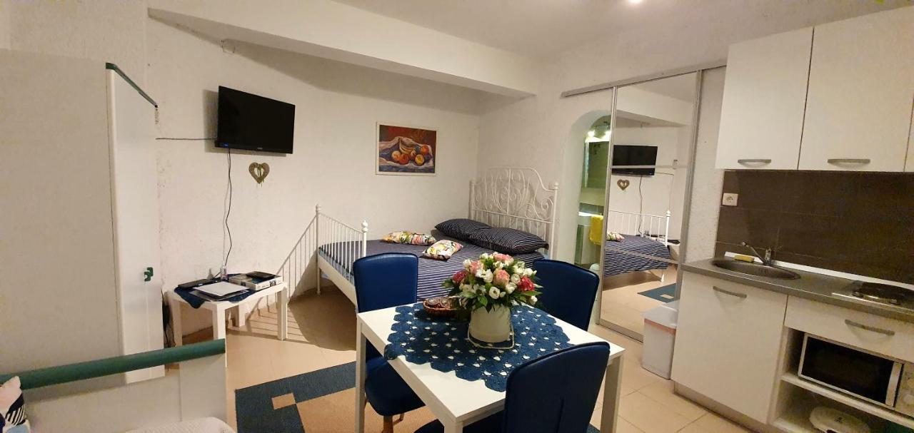 Apartments Dora Crikvenica Bagian luar foto