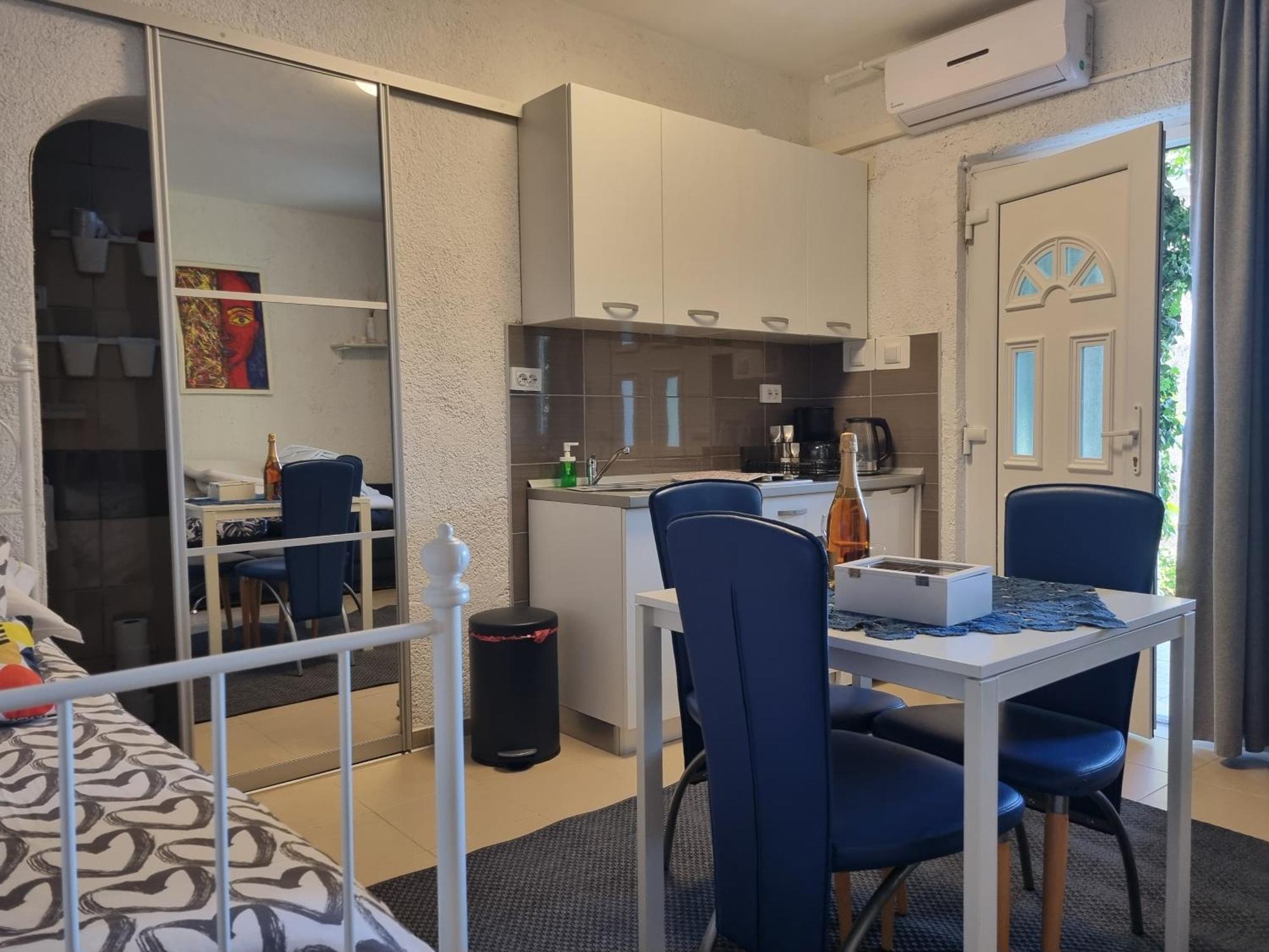 Apartments Dora Crikvenica Bagian luar foto