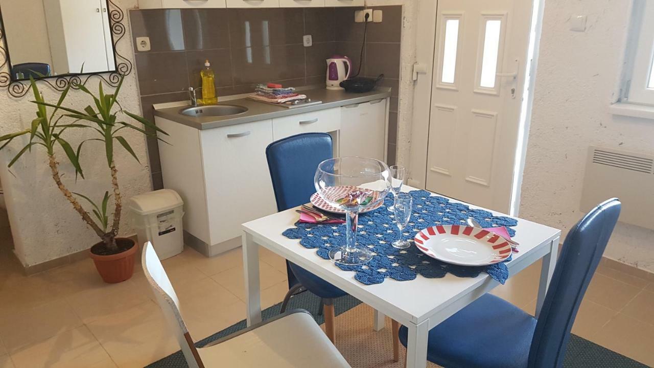Apartments Dora Crikvenica Bagian luar foto