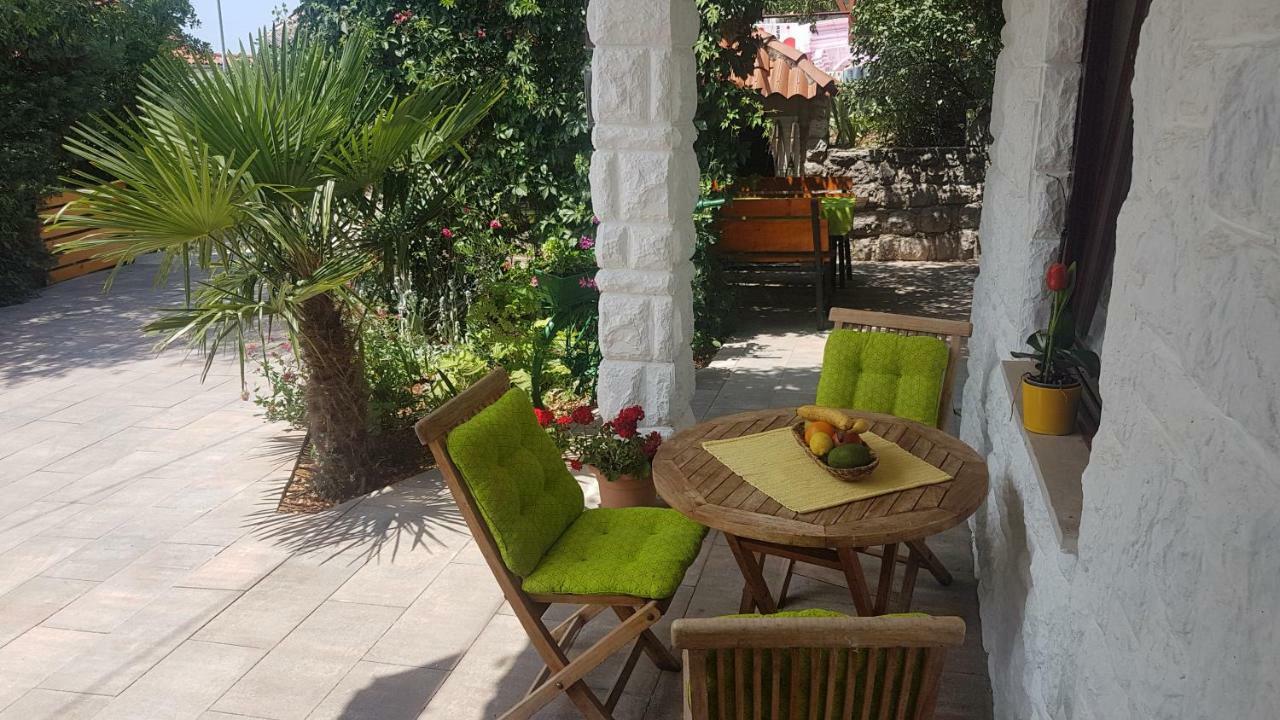 Apartments Dora Crikvenica Bagian luar foto